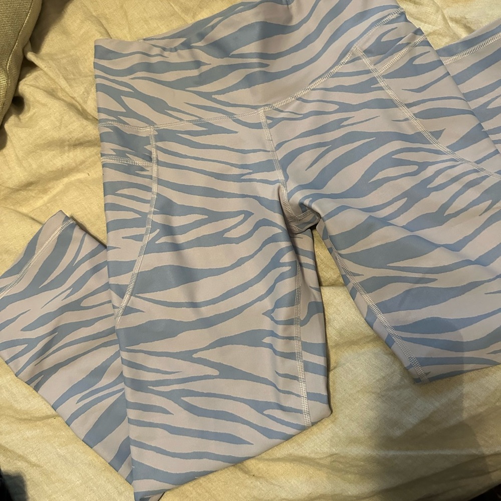 Light Blue/ purple color Zebra Print Leggings m